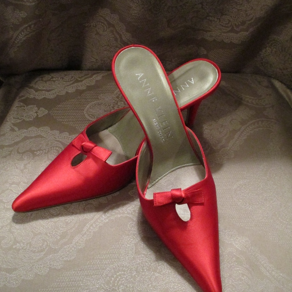 RED SATIN MULE - Picture 3 of 12